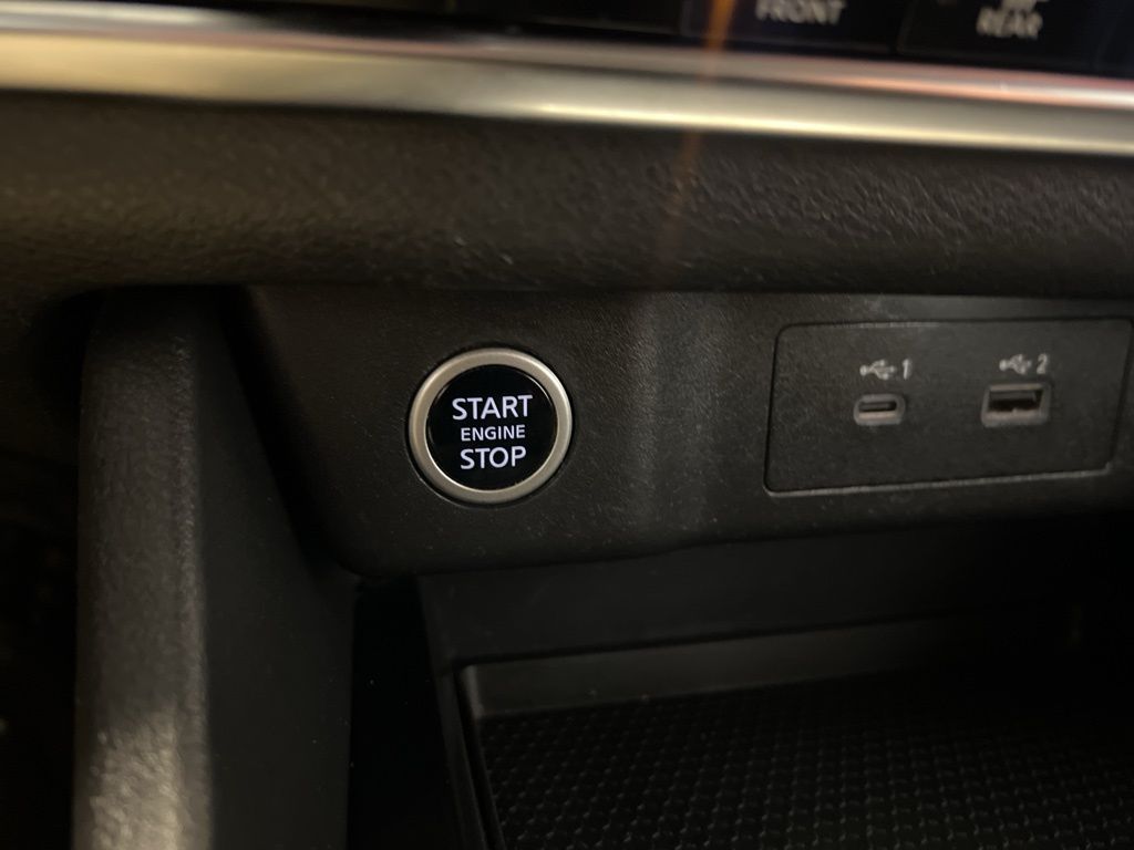 2022 Nissan Rogue SV photo