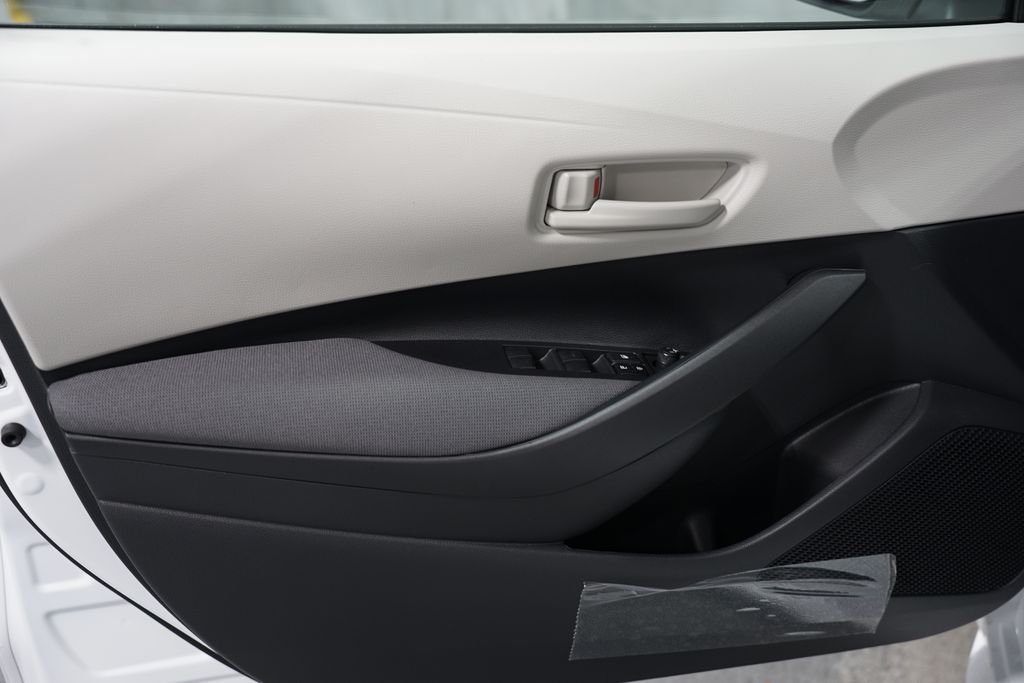 2025 Toyota Corolla LE 27
