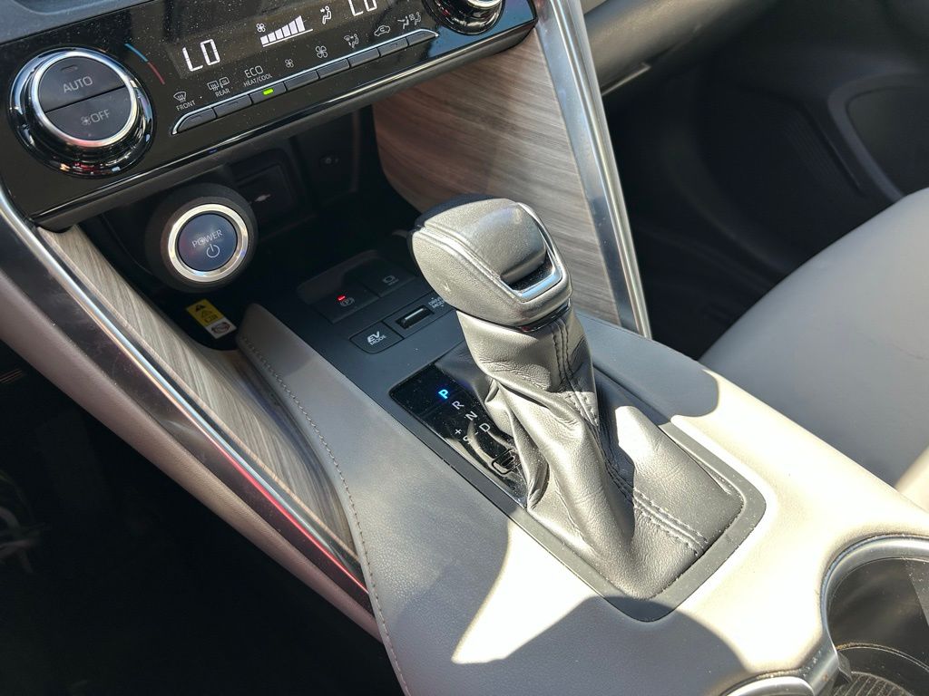 Thumbnail: 2022 Toyota Venza - 27