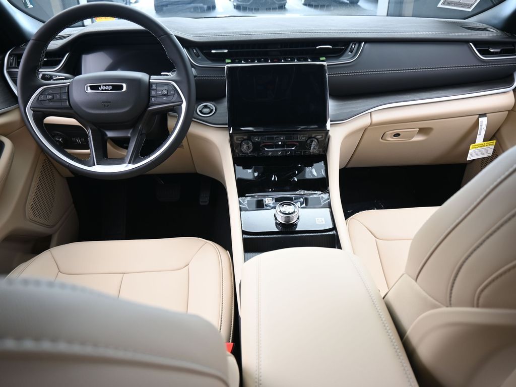 New 2025 Bright White Clearcoat Jeep Limited image 31