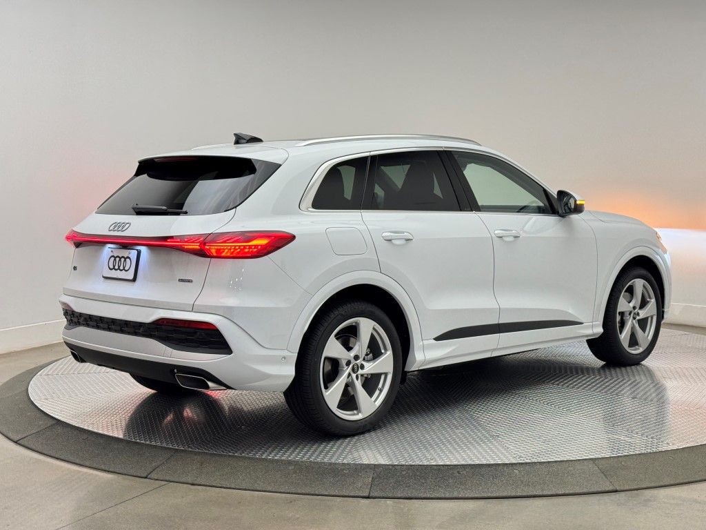 Thumbnail: 2025 Audi Q5 - 13