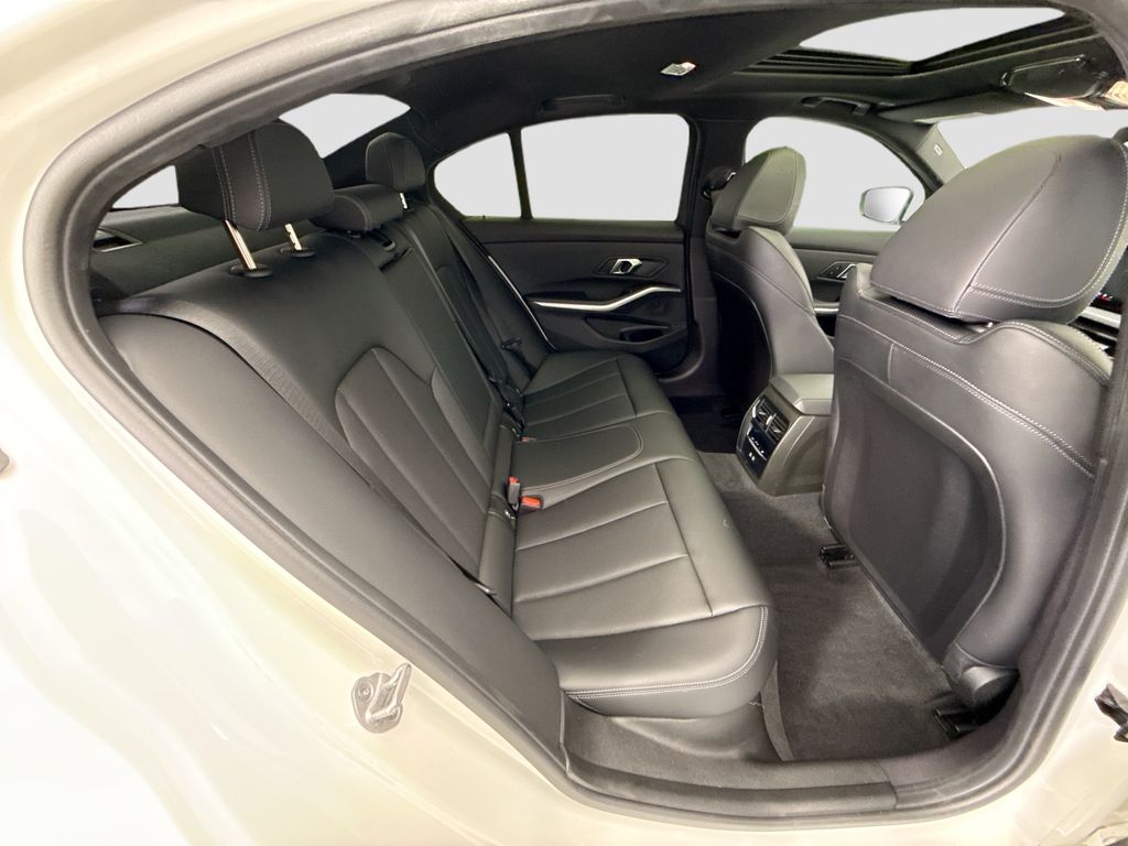 Thumbnail: 2025 BMW 3 Series - 21