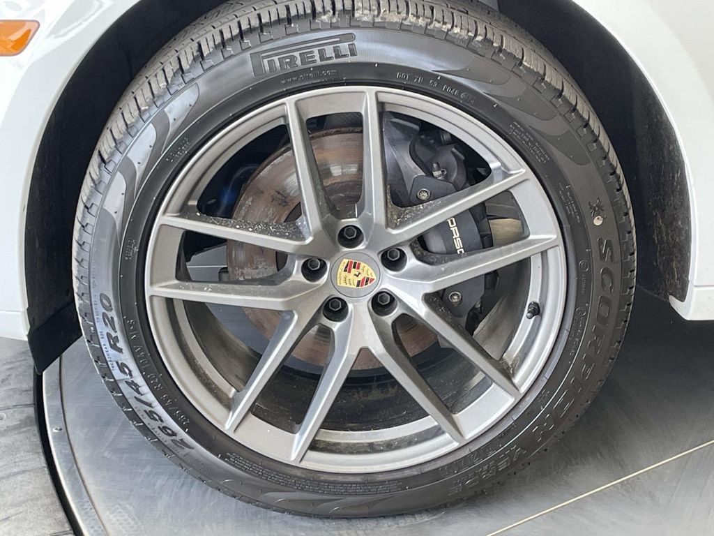 2025 Porsche Macan T - 10