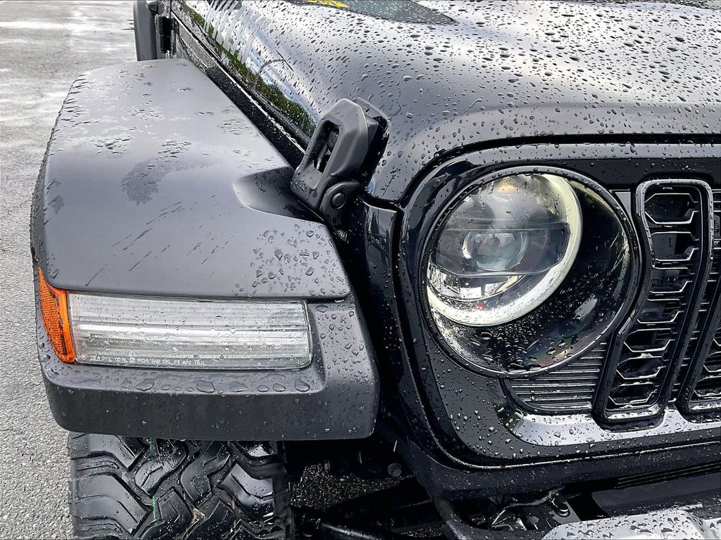 2024 Jeep Wrangler — photo 33