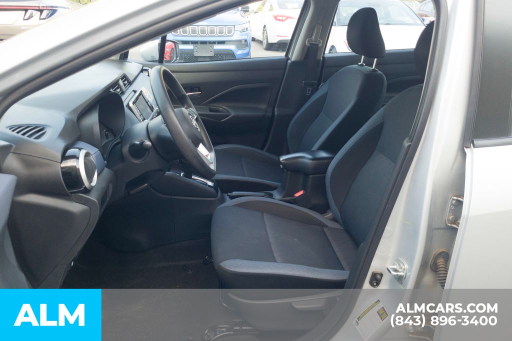 2023 Nissan Versa 1.6 SV photo 5