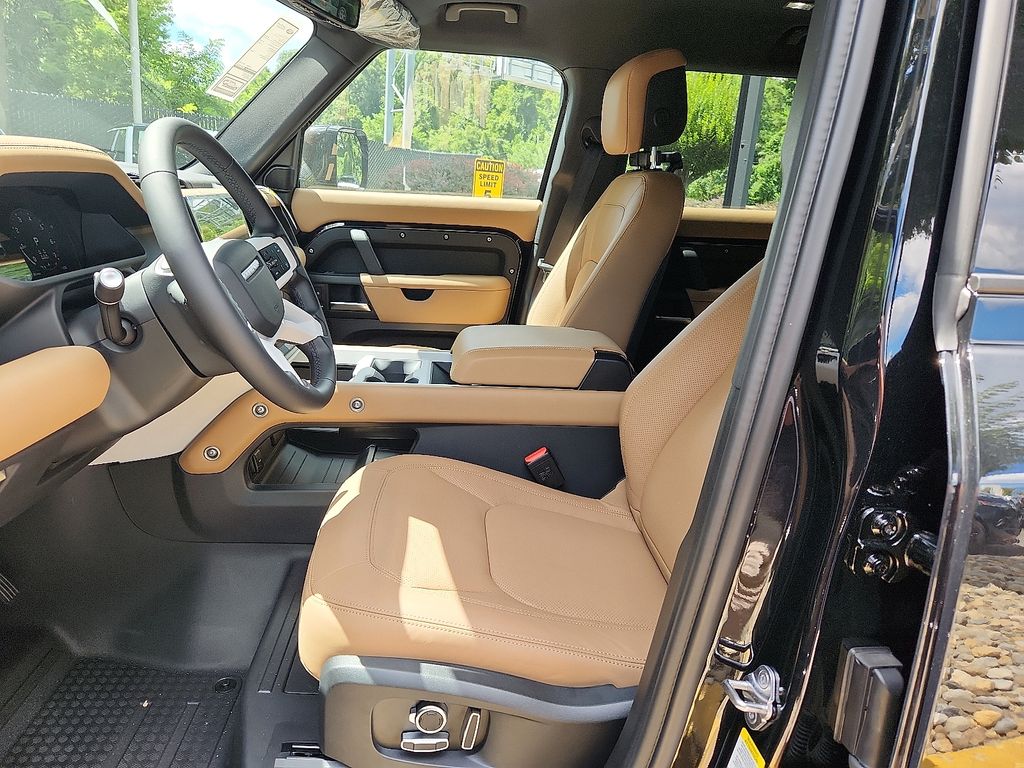 Thumbnail: 2025 Land Rover Defender - 6