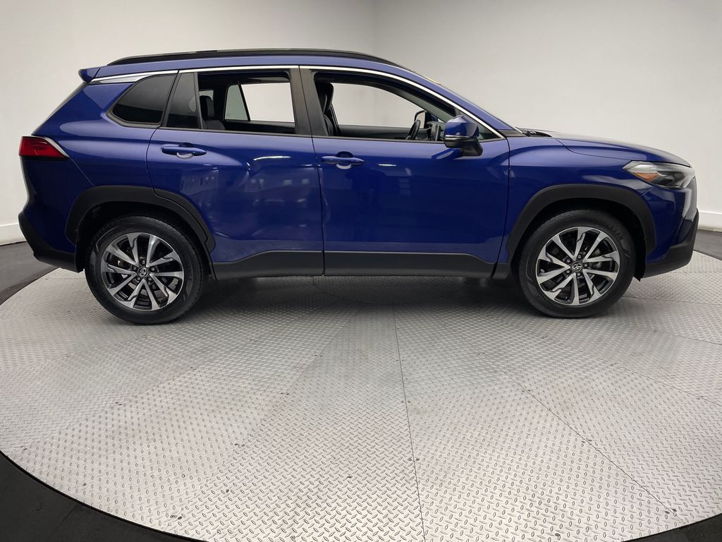 2022 Toyota Corolla Cross XLE 4