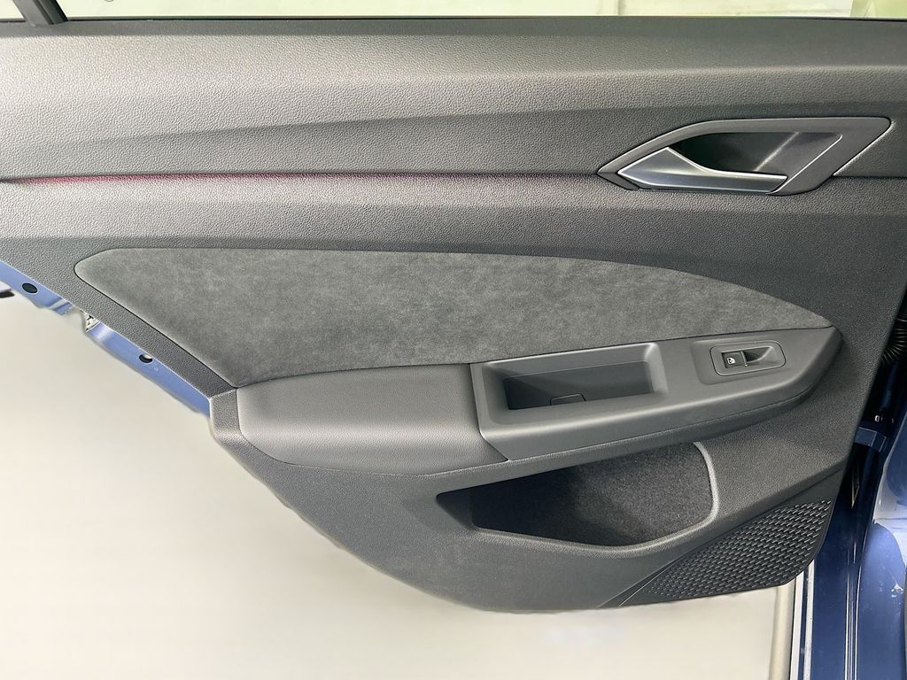 Thumbnail: 2025 Volkswagen Golf - 25