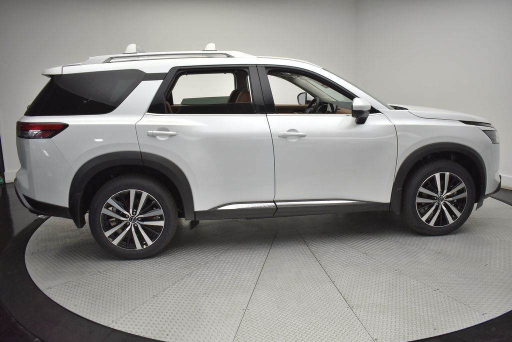 2025 Nissan Pathfinder Platinum 4