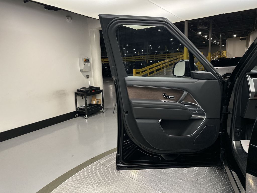 Thumbnail: 2023 Land Rover Range Rover - 4