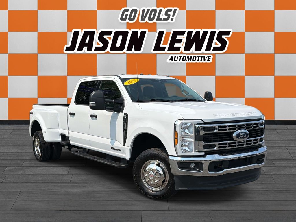 Oxford White 2025 Ford F-350 Super Duty Pickup Truck Four-Wheel Drive Automatic