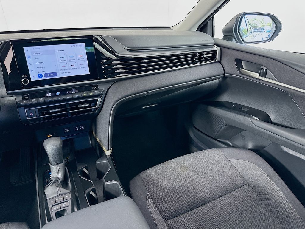 Thumbnail: 2025 Toyota Camry - 22