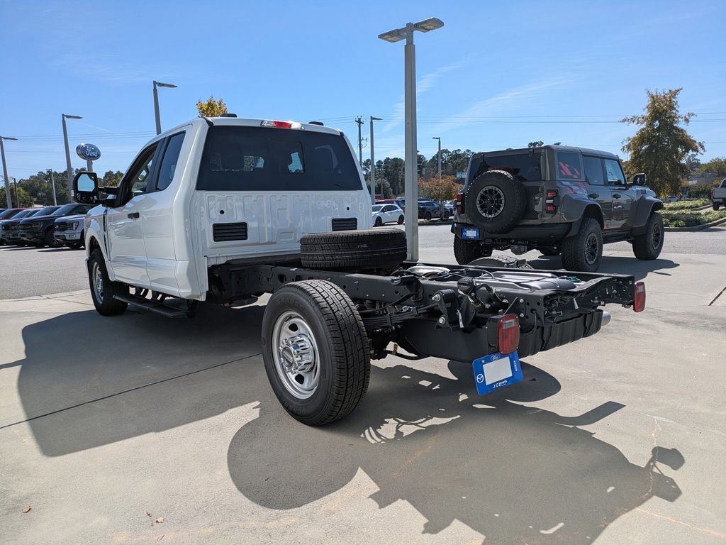 2025 Ford F-350 Chassis XL