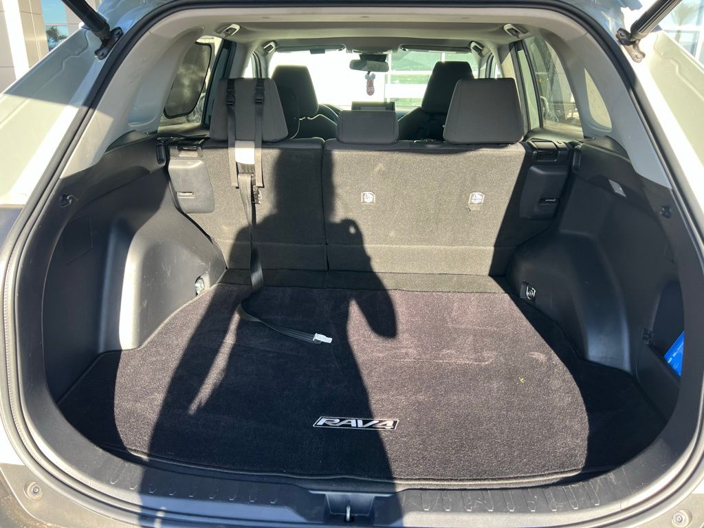 Thumbnail: 2021 Toyota RAV4 - 4