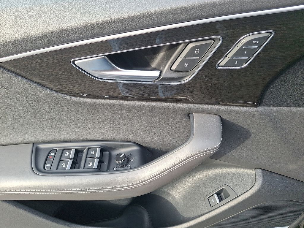 Thumbnail: 2022 Audi Q8 - 12