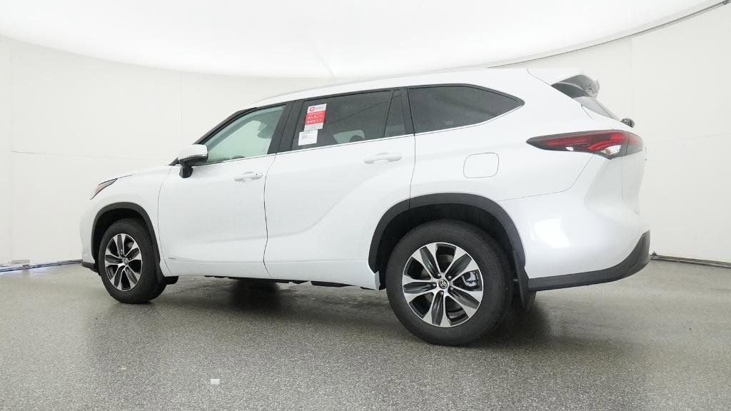 Thumbnail: 2025 Toyota Highlander - 17