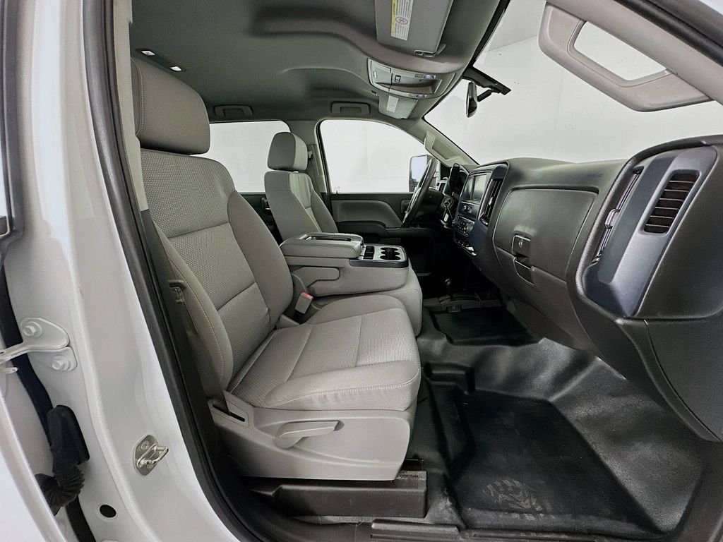 Thumbnail: 2016 Chevrolet Silverado 3500 - 26