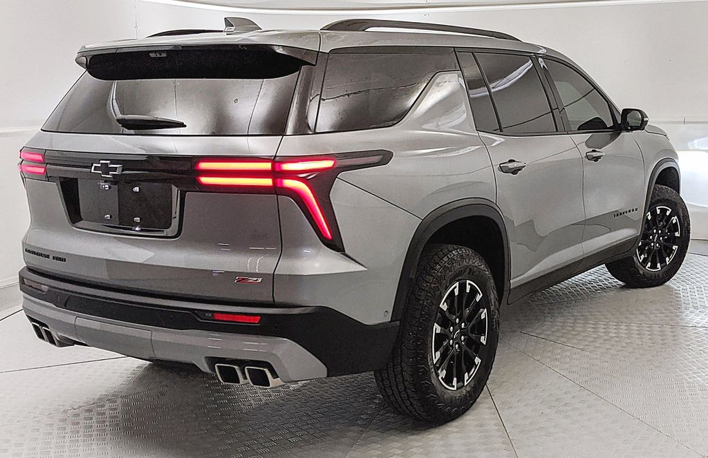 Sterling Gray Metallic 2025 Chevrolet Traverse SUV / Crossover Four-Wheel Drive 8-Speed Automatic