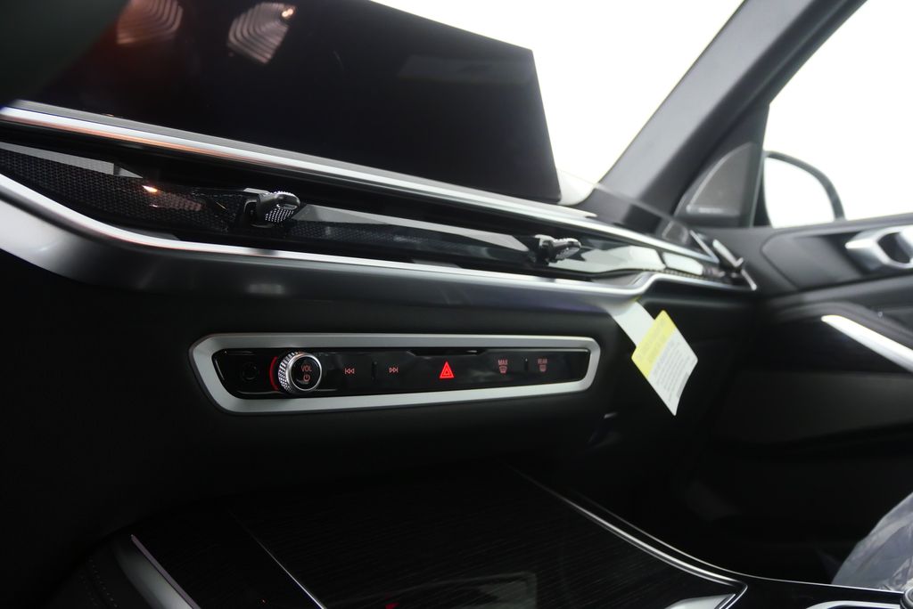 Thumbnail: 2026 BMW X5 - 21