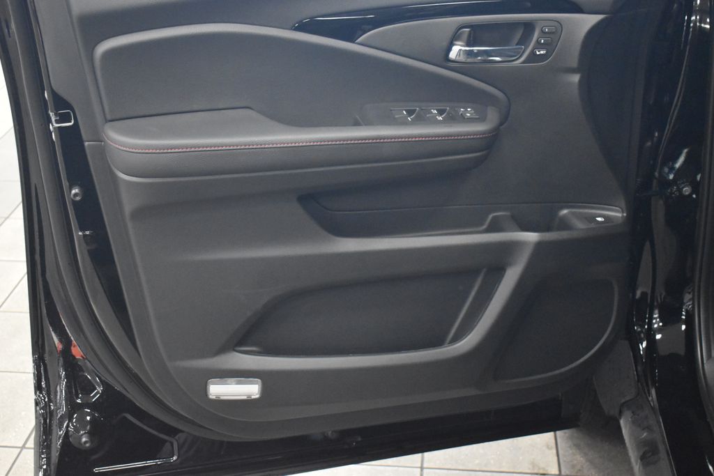 Thumbnail: 2025 Honda Ridgeline - 8