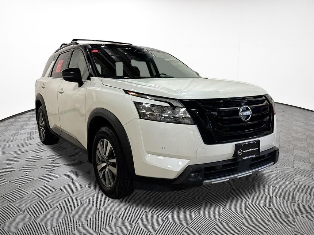 View vehicle photo 3