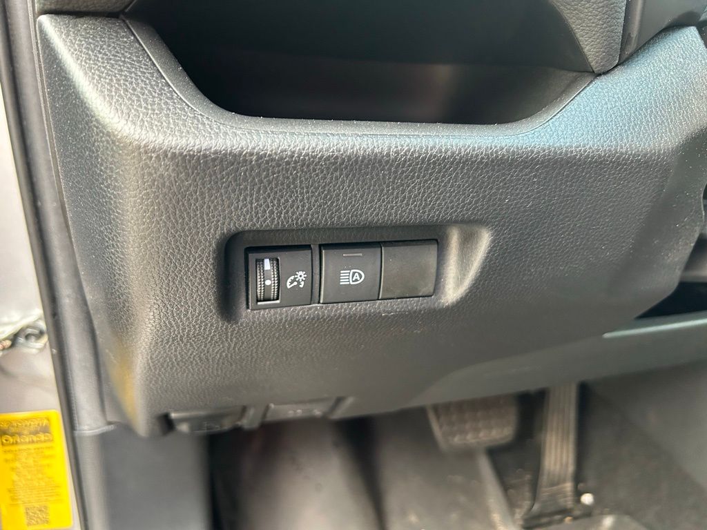 Thumbnail: 2021 Toyota RAV4 - 18