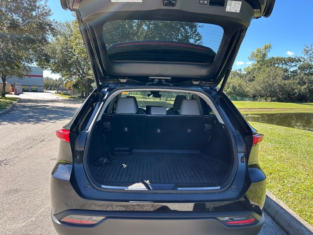 Thumbnail: 2022 Toyota Venza - 10