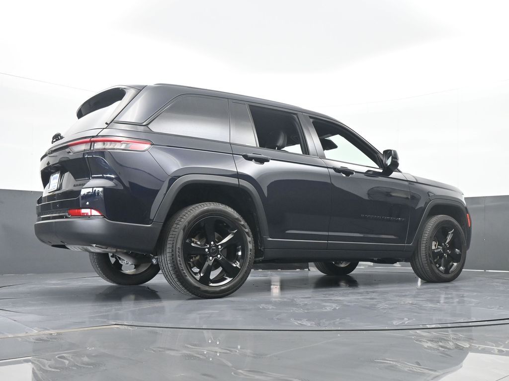 Used 2024 Midnight Sky Jeep Limited image 63