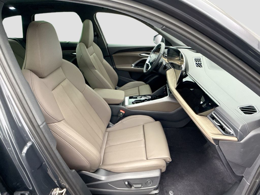 Thumbnail: 2025 Audi Q5 - 20