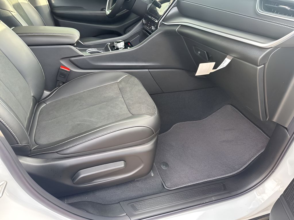 New Car 2025 Jeep Grand Cherokee  For Sale Under $40,000 In Austin, Texas