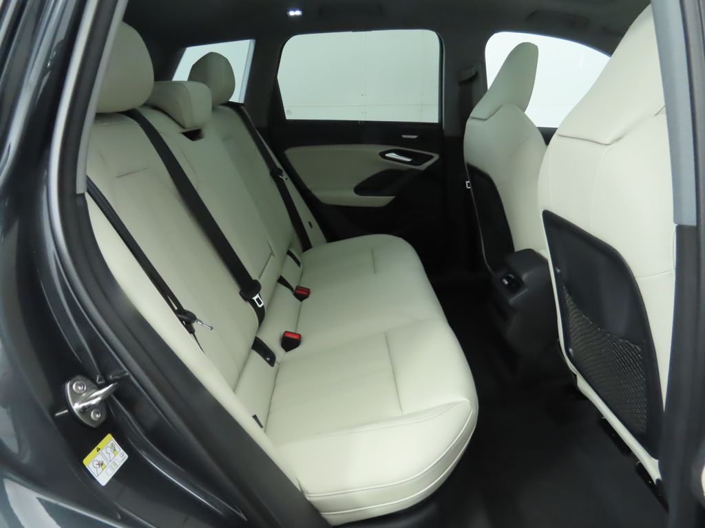 Thumbnail: 2025 Audi Q6 e-tron - 24