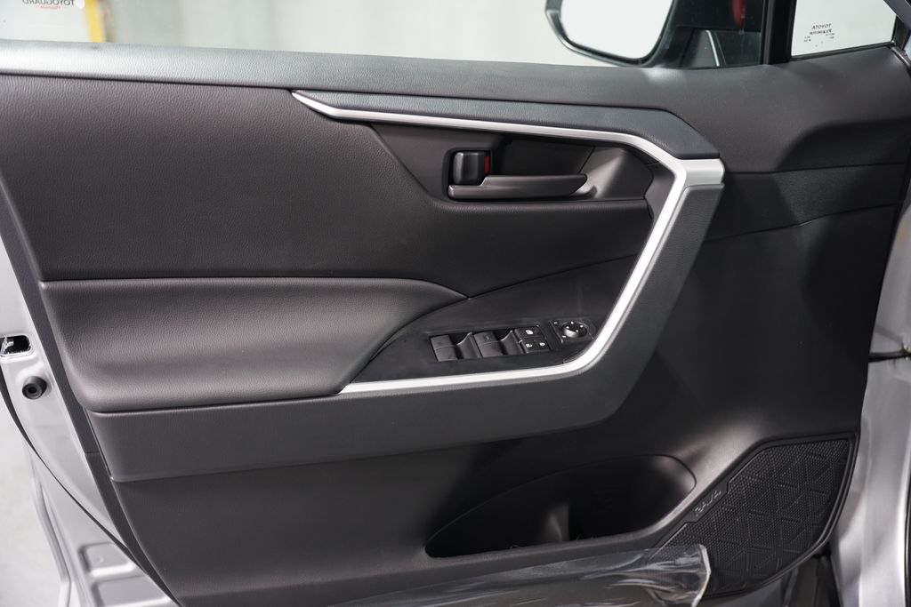 Thumbnail: 2025 Toyota RAV4 - 28