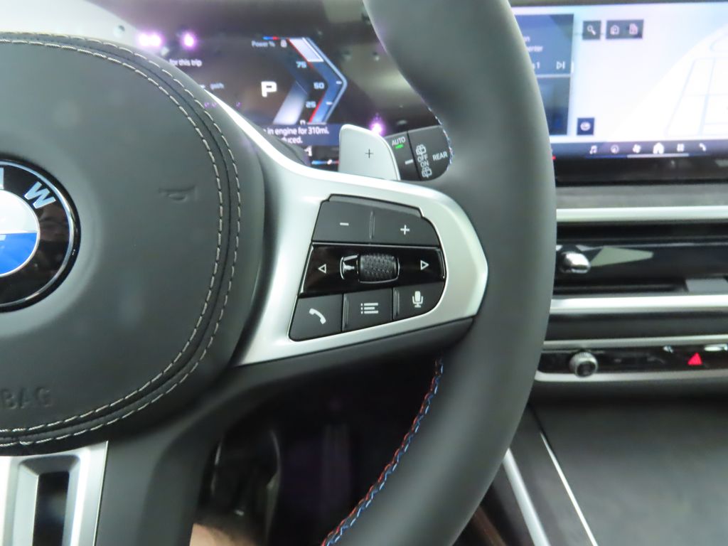 2026 BMW X7 M60i 12