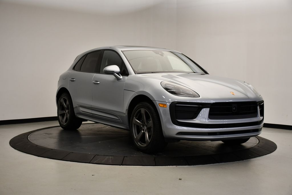 Thumbnail: 2026 Porsche Macan - 9