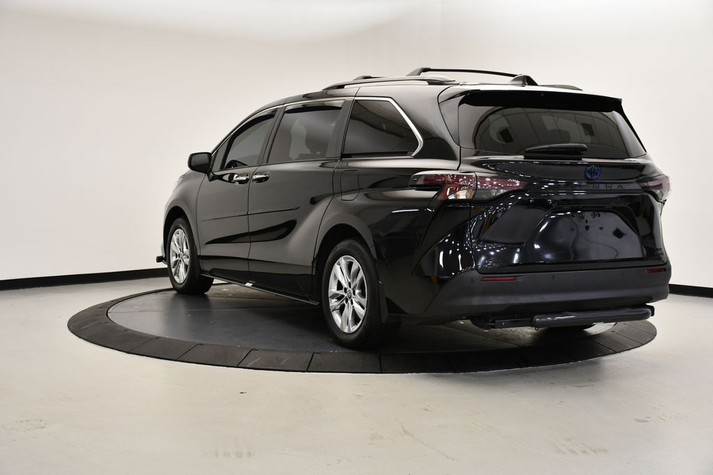 2023 Toyota Sienna XSE 3