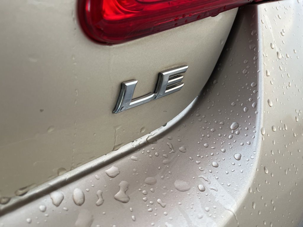 2011 Toyota Camry LE 9