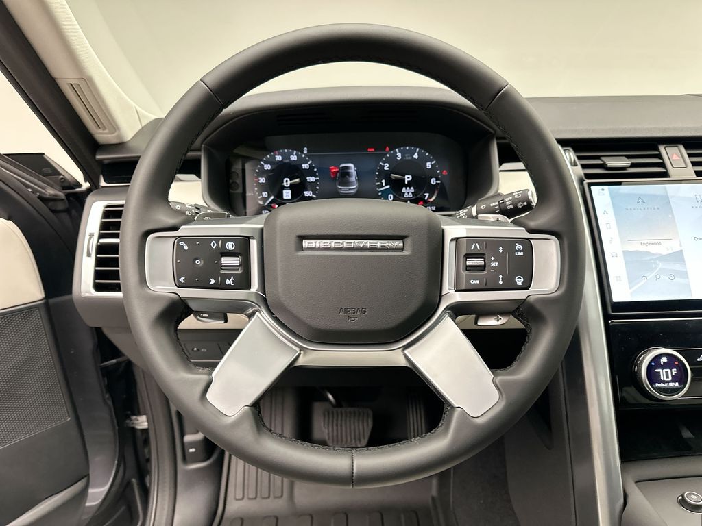 Thumbnail: 2025 Land Rover Discovery - 12