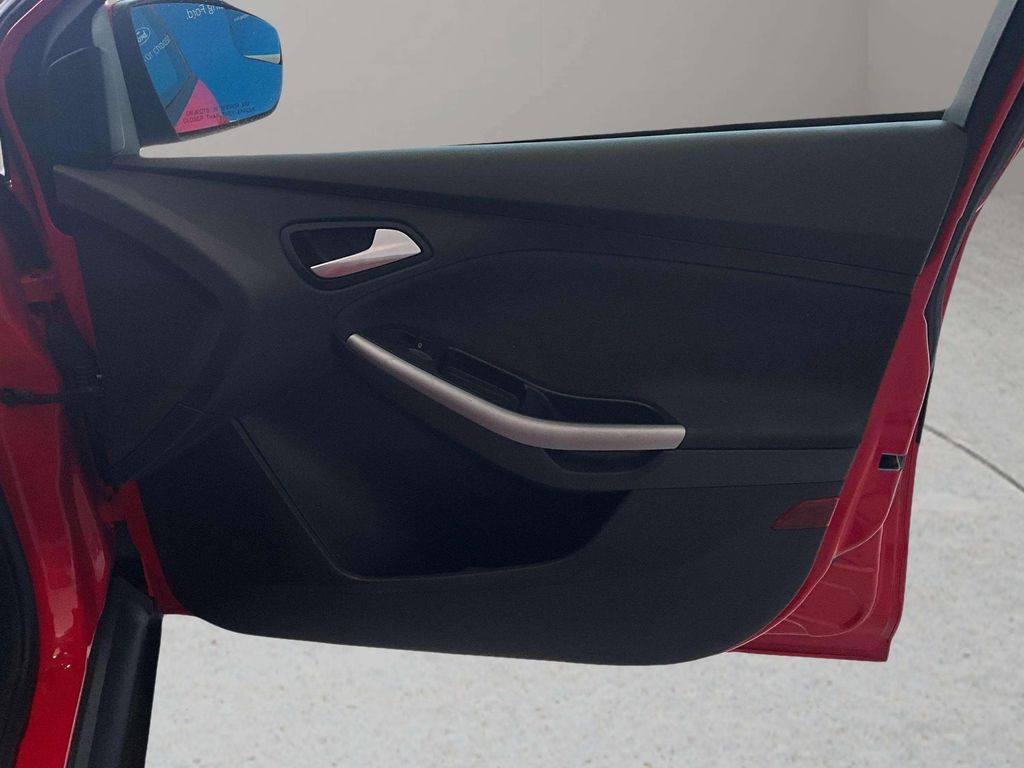 Used 2013 Race Red Ford SE image 21