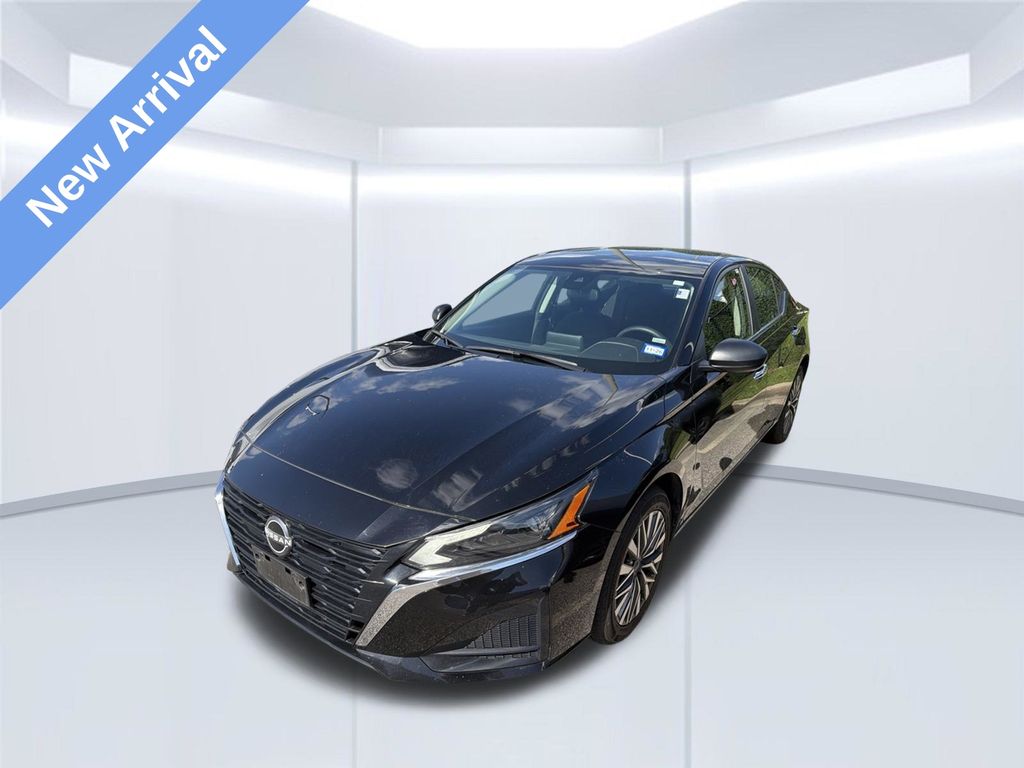 Super Black Clearcoat 2025 Nissan Altima Sedan All-Wheel Drive Continuously Variable Transmission