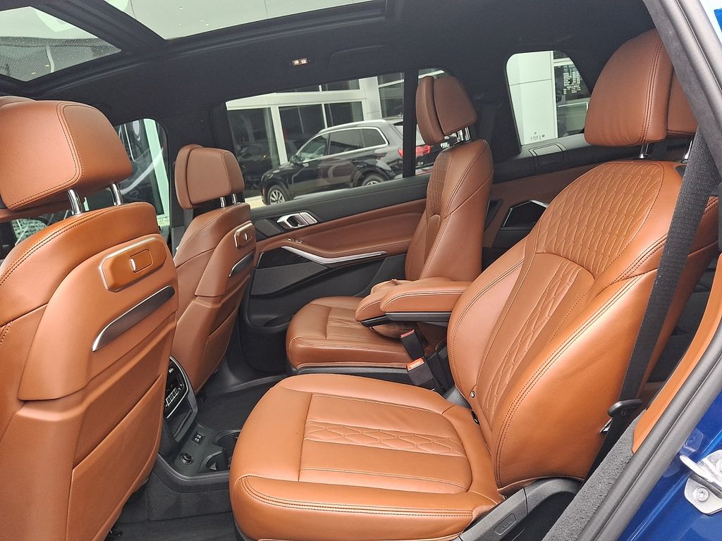 Thumbnail: 2023 BMW X7 - 10