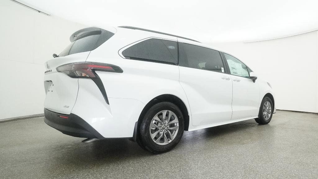 Thumbnail: 2025 Toyota Sienna - 13