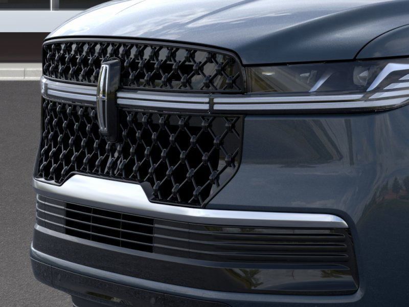 Thumbnail: 2025 Lincoln Navigator L - 17