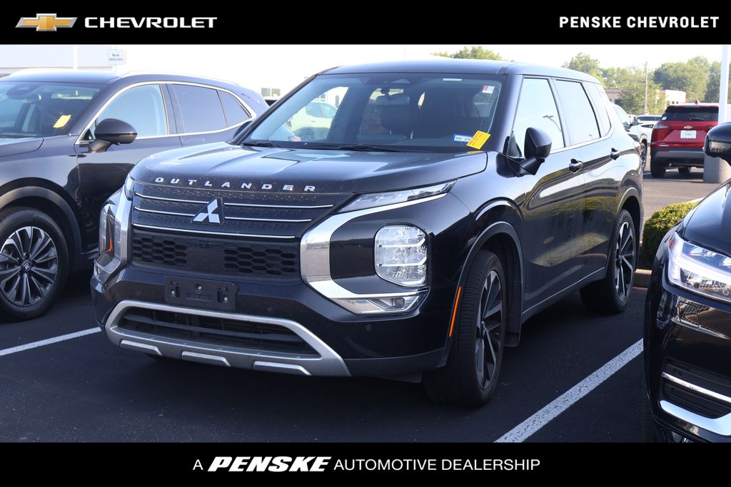 Thumbnail: 2023 Mitsubishi Outlander - 1