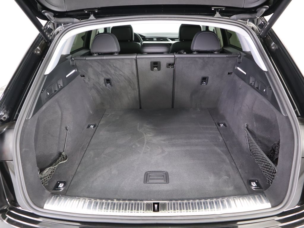 2021 Audi e-tron Premium 29