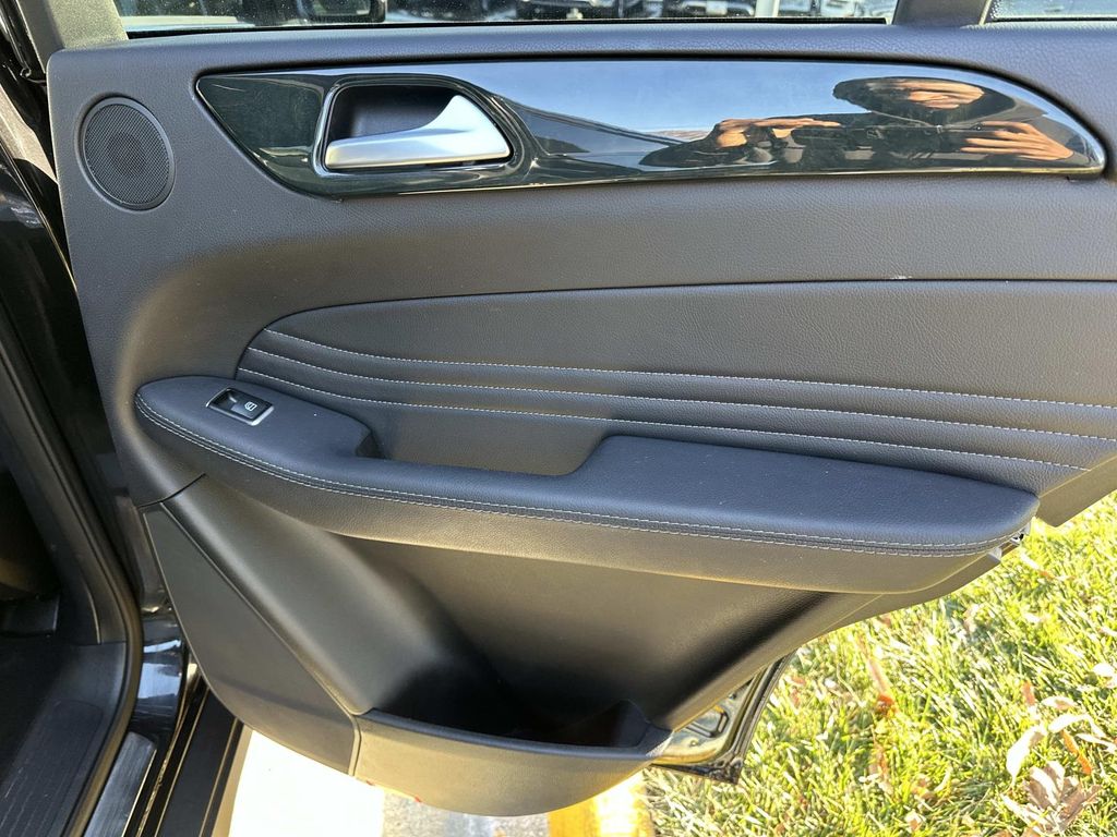 Thumbnail: 2018 Mercedes-Benz GLE - 24