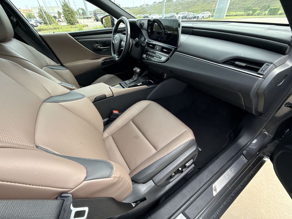 Thumbnail: 2025 Lexus ES - 15