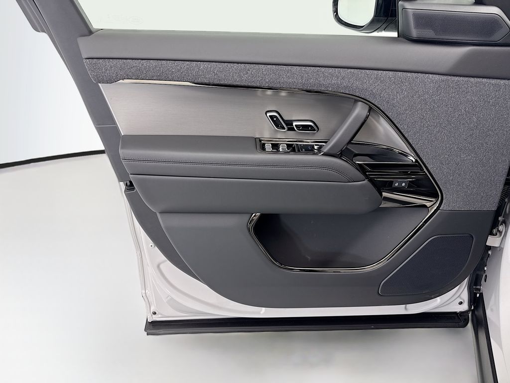 Thumbnail: 2026 Land Rover Range Rover Sport - 23