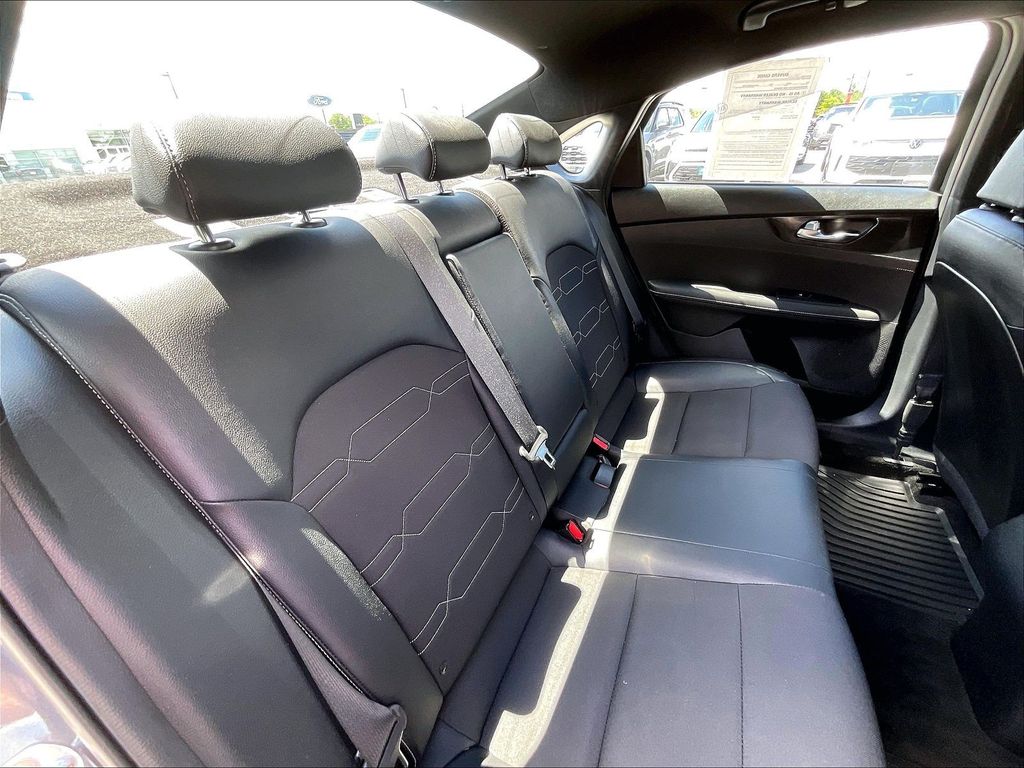 2023 Kia Forte — photo 15