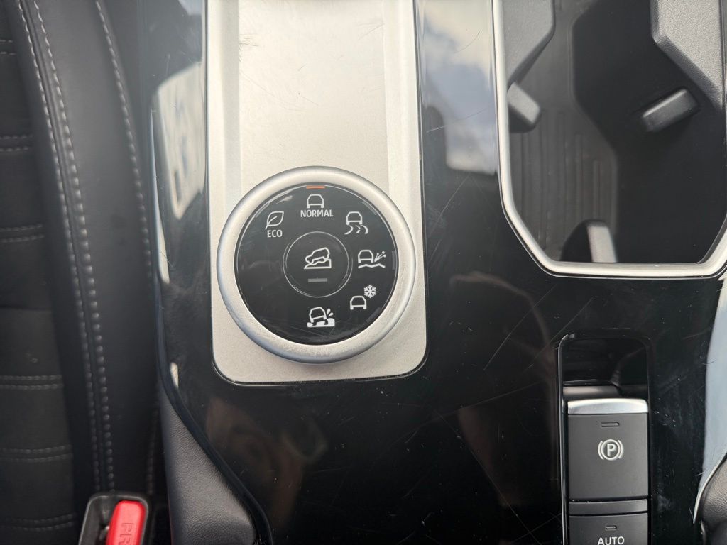 2025 Mitsubishi Outlander SE Silver at South Hills Kia