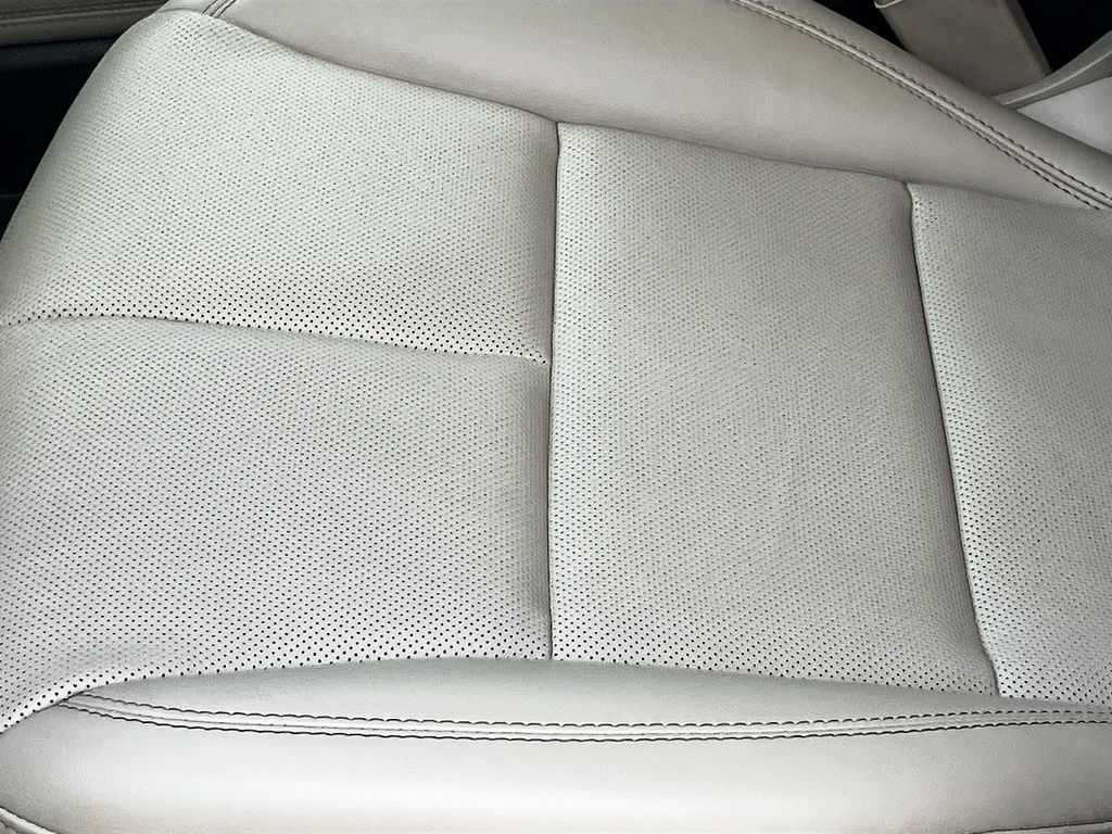 Used 2024 White Lincoln Premiere image 20